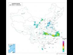 22日下午首都機(jī)場(chǎng)迎來(lái)雷雨 航班將受較大影響